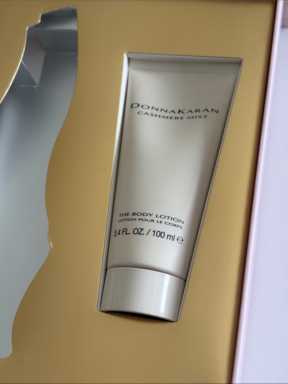 NEW Donna Karan Cashmere Mist Travel Perfume 0.25 oz and Lotion Set 3.4 oz - Picture 2 of 6
